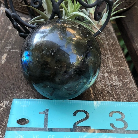 Large labradorite sphere pretty flashes - Picture 5 of 6